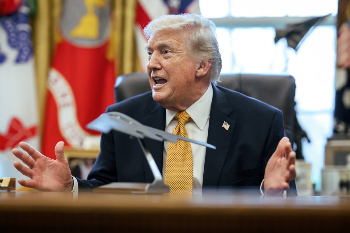 Trump confirma que enviará agentes do ICE para aeroportos dos EUA