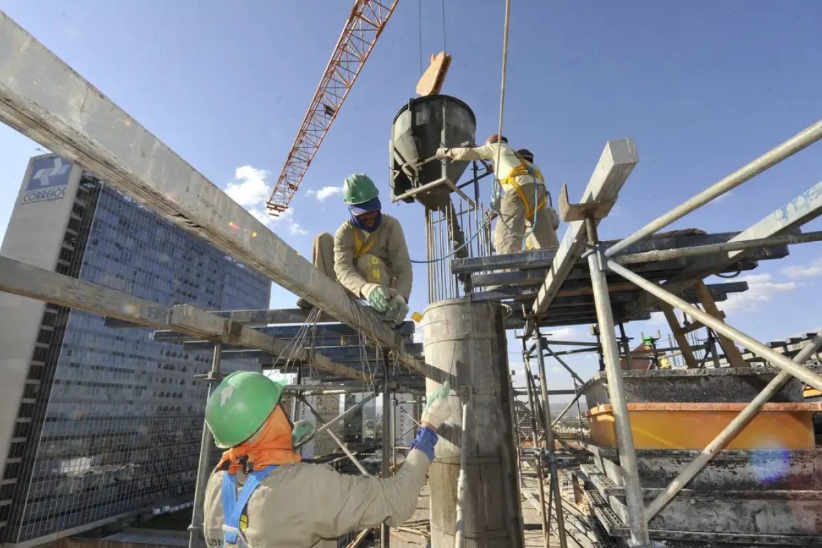 “Filho de pedreiro não quer mais ser pedreiro”, diz CEO sobre escassez de mão de obra na construção civil