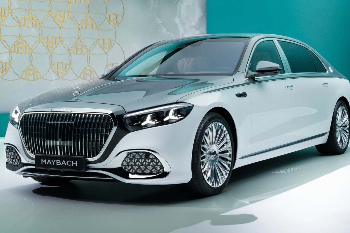 Mercedes Benz Classe S Maybach 2026 ganha novidades e mantém opção do V12 a gasolina 