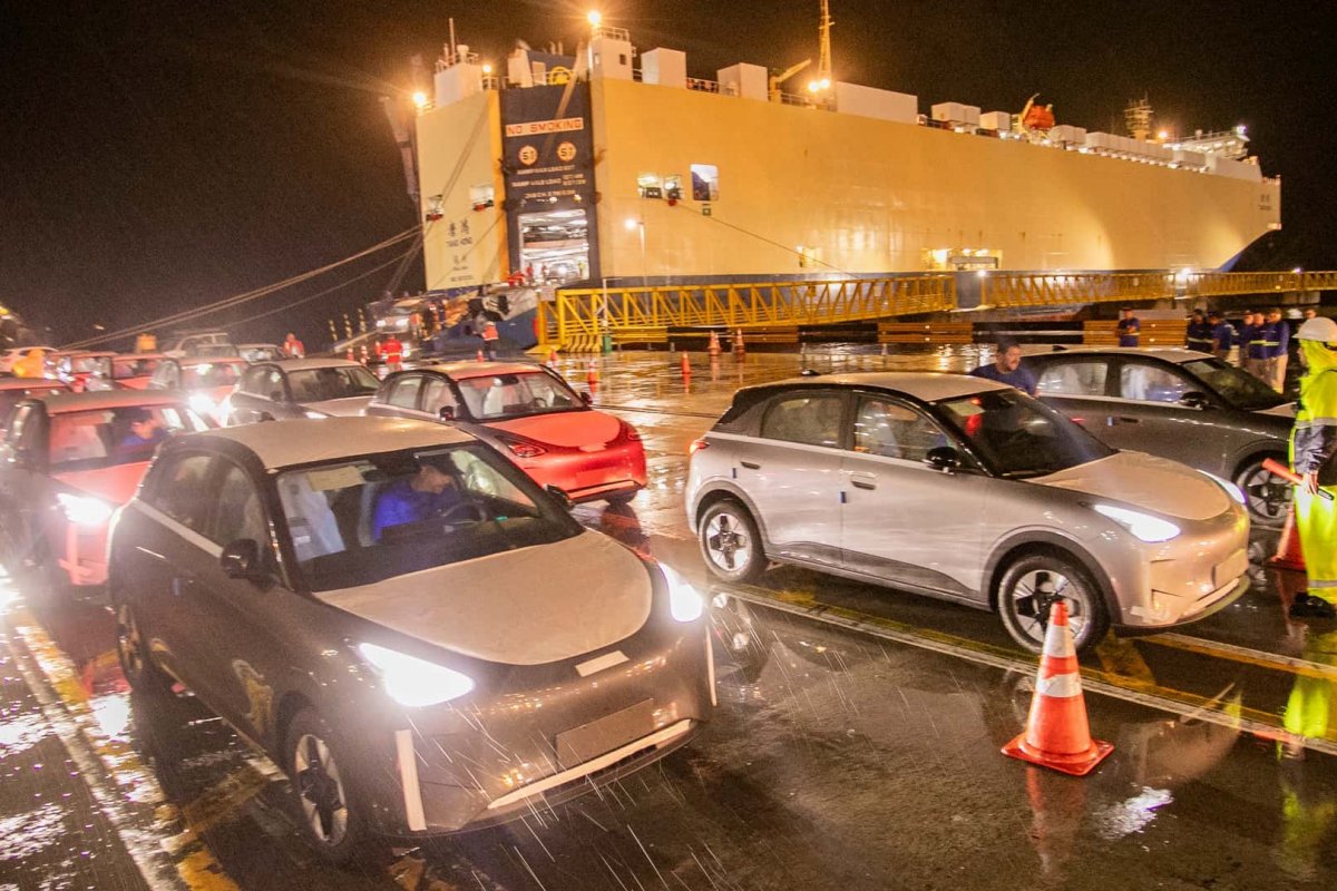 Geely EX2 chega em 3.300 unidades de uma só vez ao Brasil 