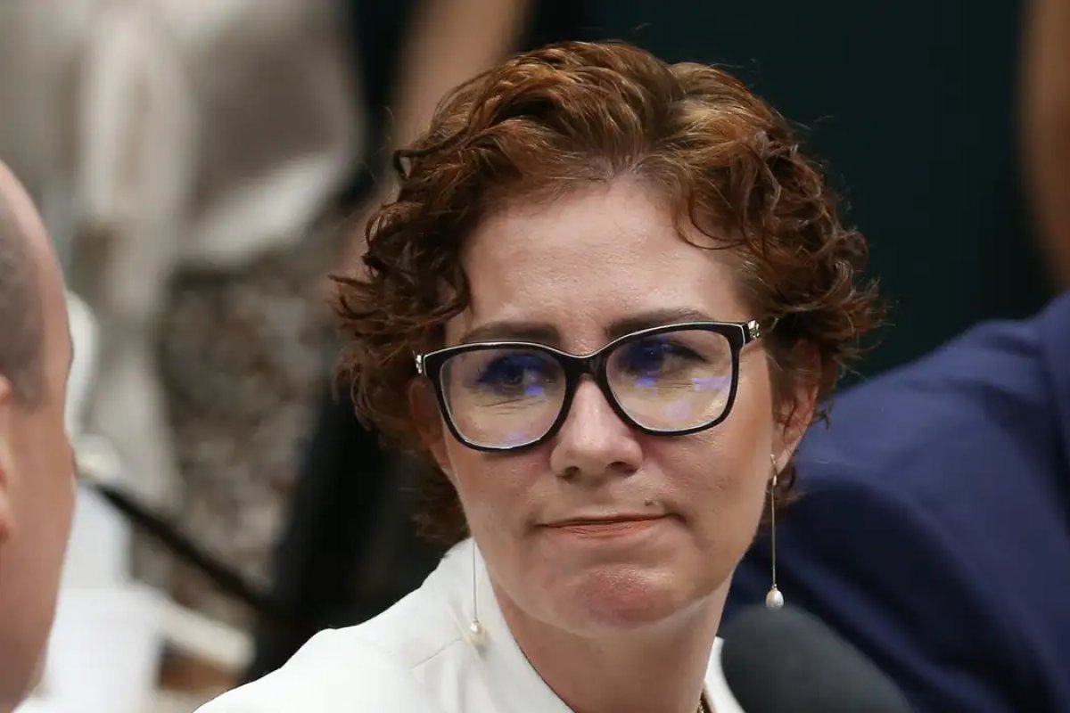 Justiça da Itália autoriza extradição da ex-deputada Carla Zambelli 