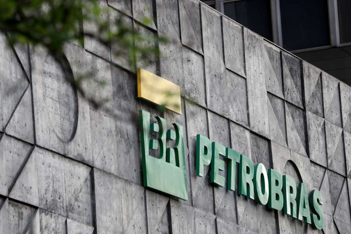 Petrobrás perde R$ 67 bi em valor de mercado