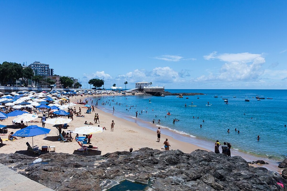 Relatório do Inema aponta que 16 praias de Salvador estão impróprias para o banho; confira a lista 