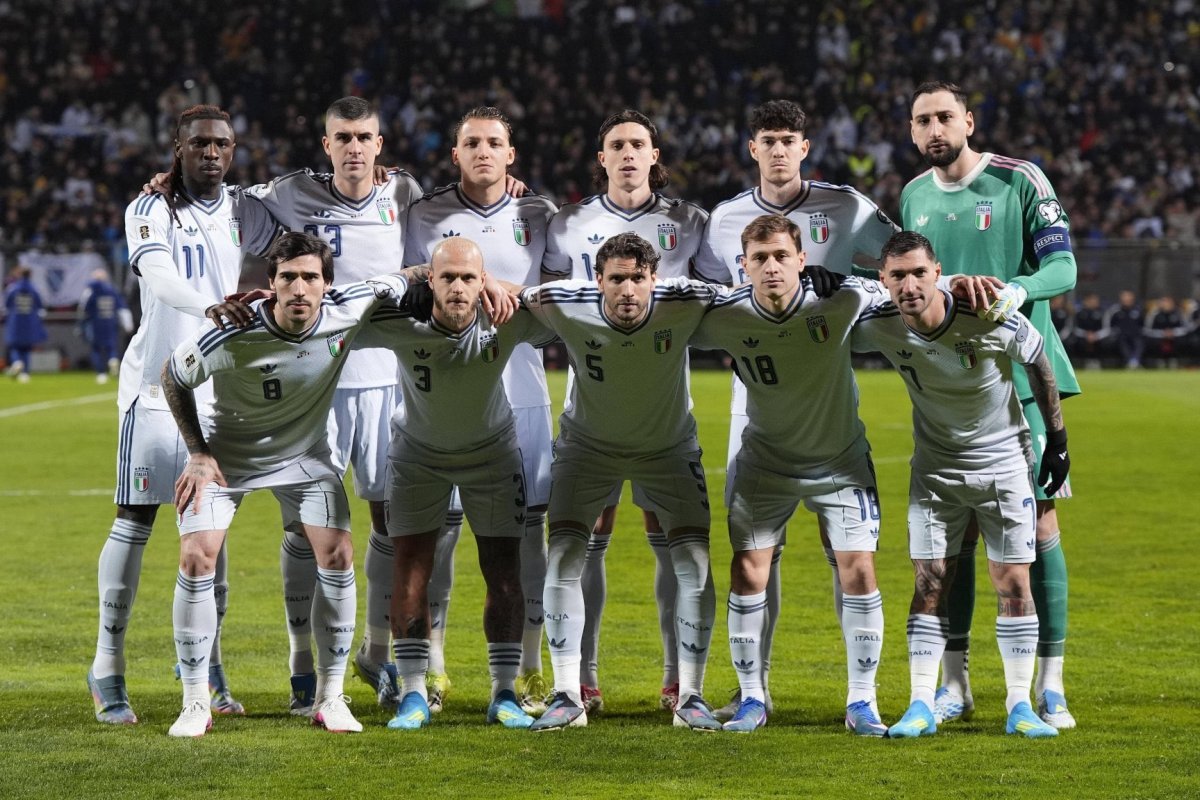 Pesadelo sem fim: Itália perde nos pênaltis para Bósnia e está fora da Copa pela terceira vez seguida 