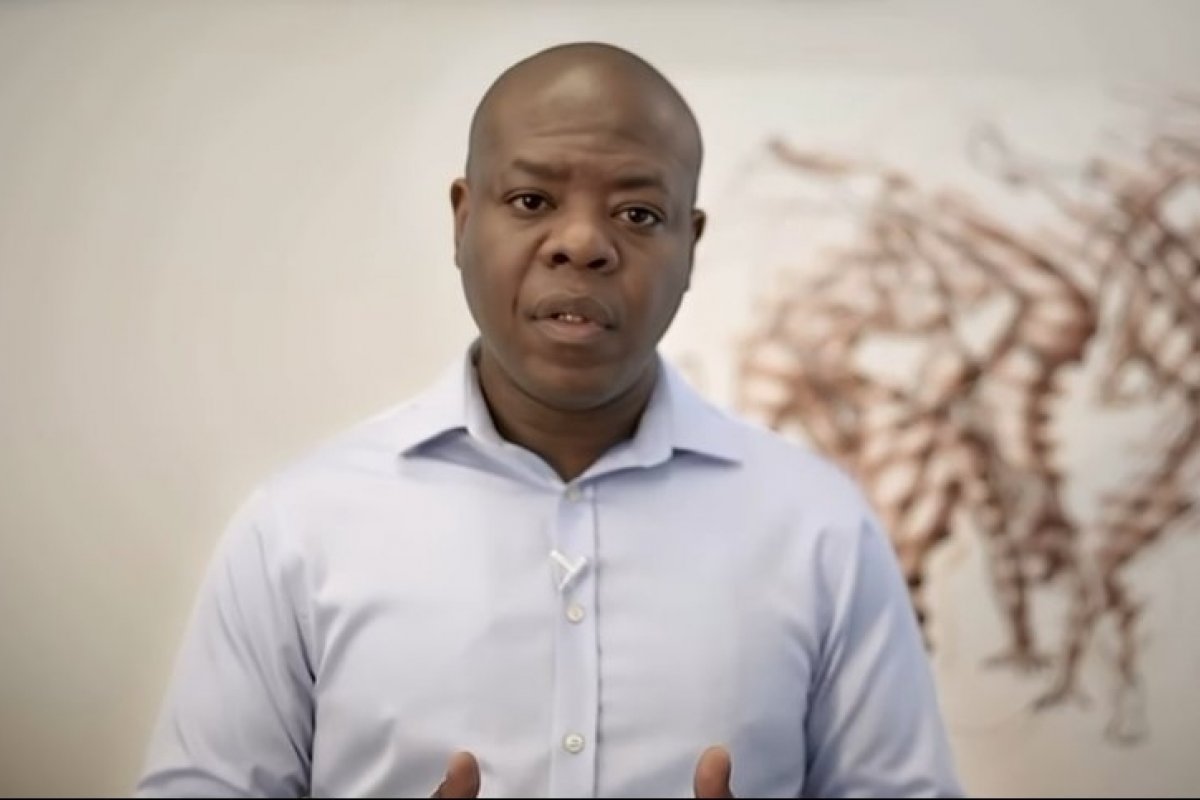 VÍDEO: “Homens e meninos pretos são vistos com suspeita permanente”, diz Silvio Almeida ao rebater acusações de assédio sexual 