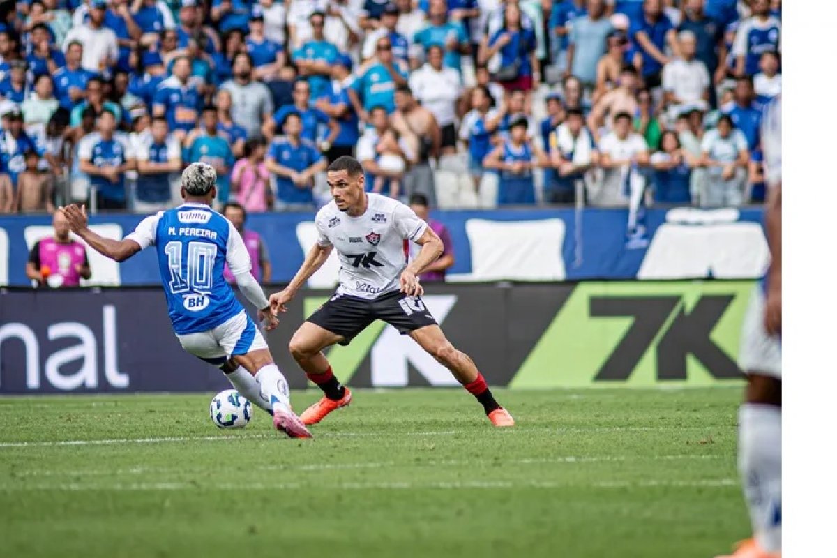 Vitória encara Cruzeiro no Mineirão para por fim a tabu de 27 anos