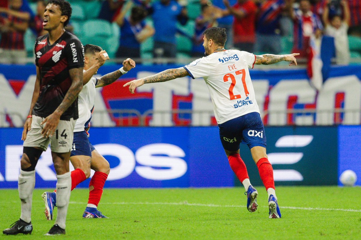 Bahia se recupera após goleada e vence o Athletico com autoridade na Fonte Nova