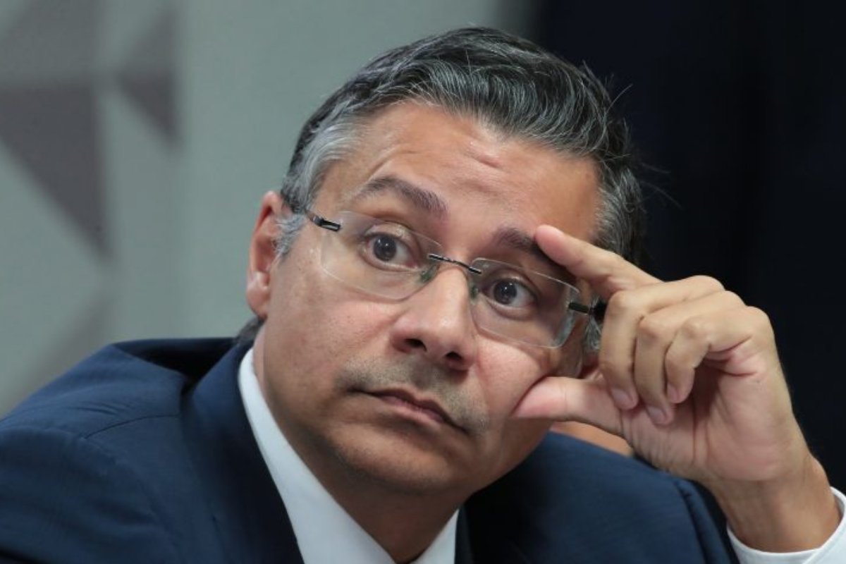 AGU suspende salário de R$ 48 mil de procurador preso durante investigações da Farra do INSS