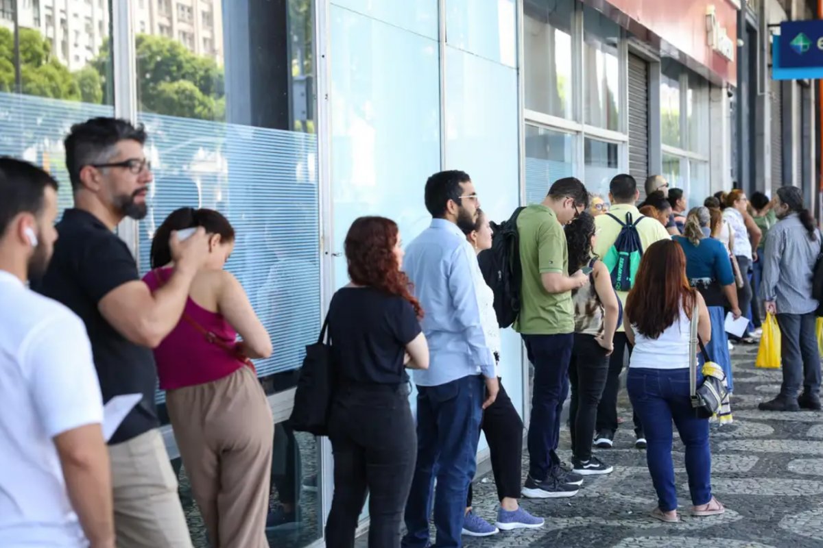 Governo Federal vai chamar mais 7 mil servidores em 2026, diz ministra