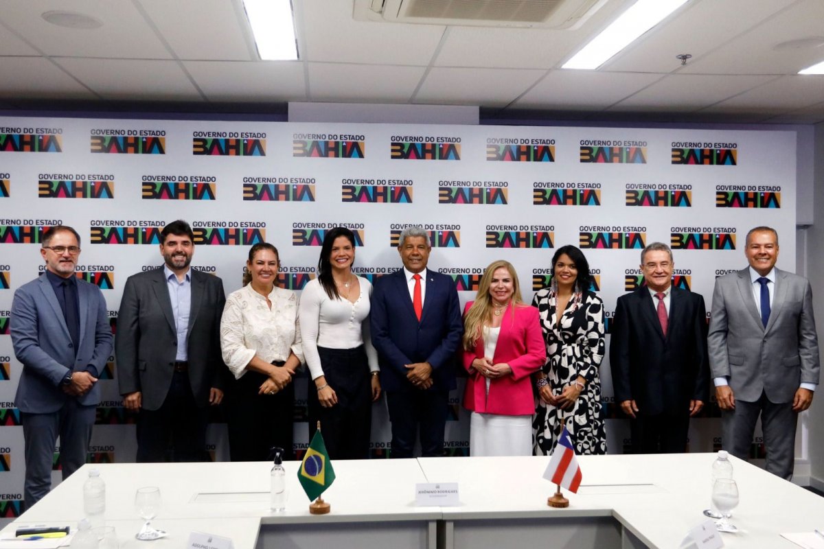 Jerônimo oficializa mudanças no secretariado do governo do estado e em órgãos da administração