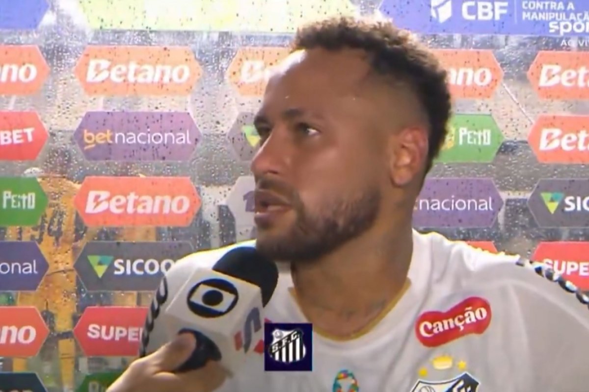Vídeo: Neymar usa expressão pejorativa para reclamar de árbitro; atitude divide opiniões na web