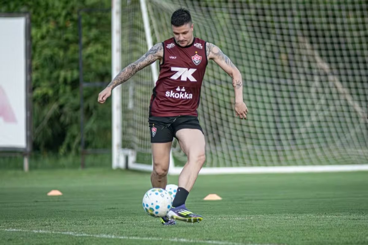 Vitória encara Chapecoense tentando vencer primeira como visitante