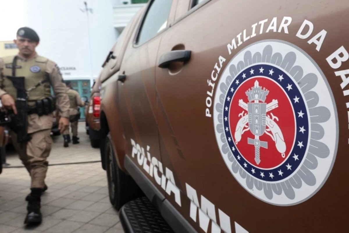 Homem é preso por agredir esposa e cunhada com pedaço de madeira no interior da Bahia 