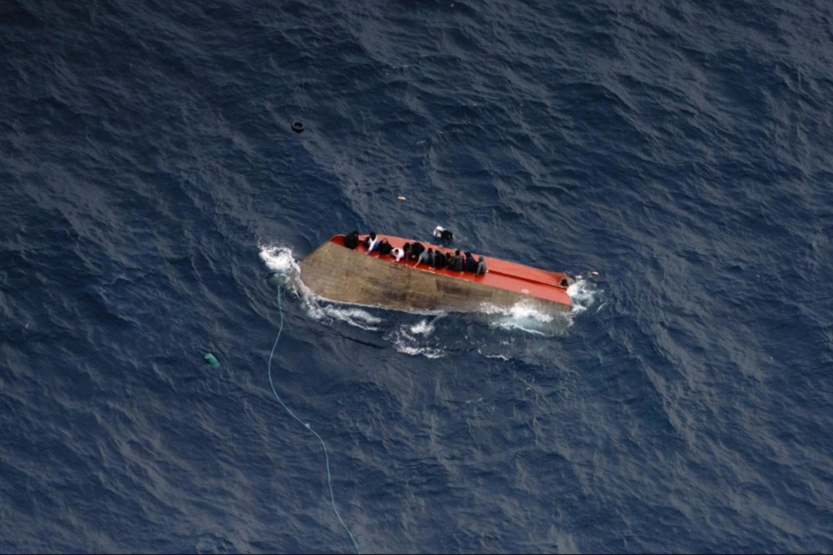 Barco naufraga no Mar Mediterrâneo e deixa 70 pessoas desaparecidas e outras mortas