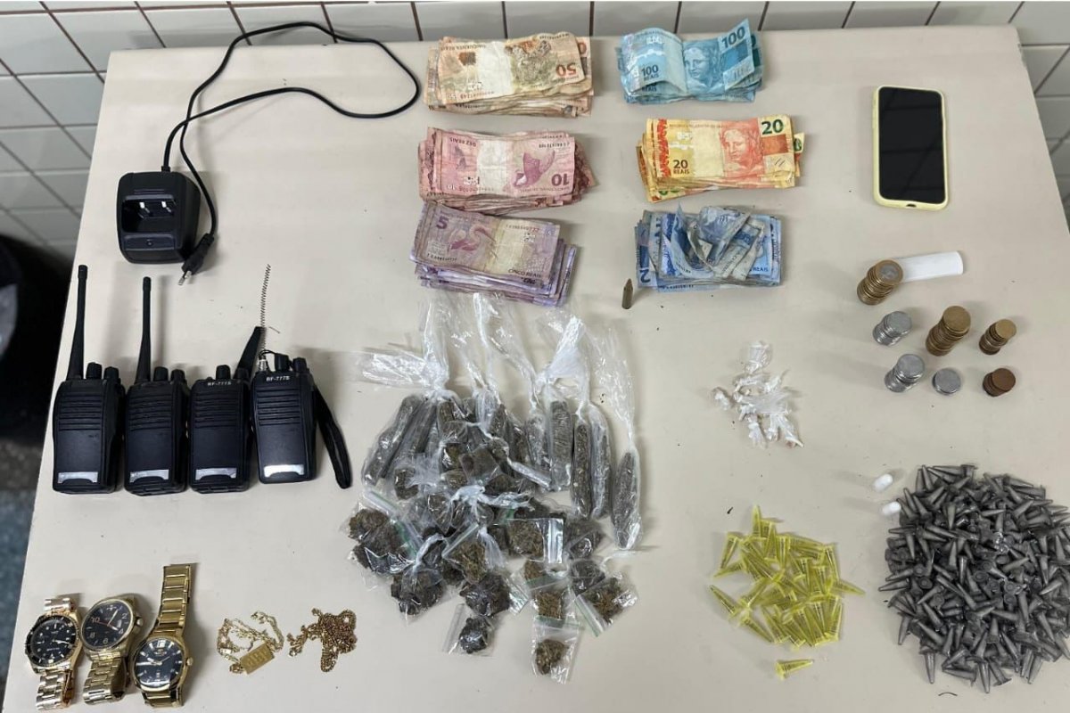 Adolescente é apreendido com drogas em Lauro de Freitas 