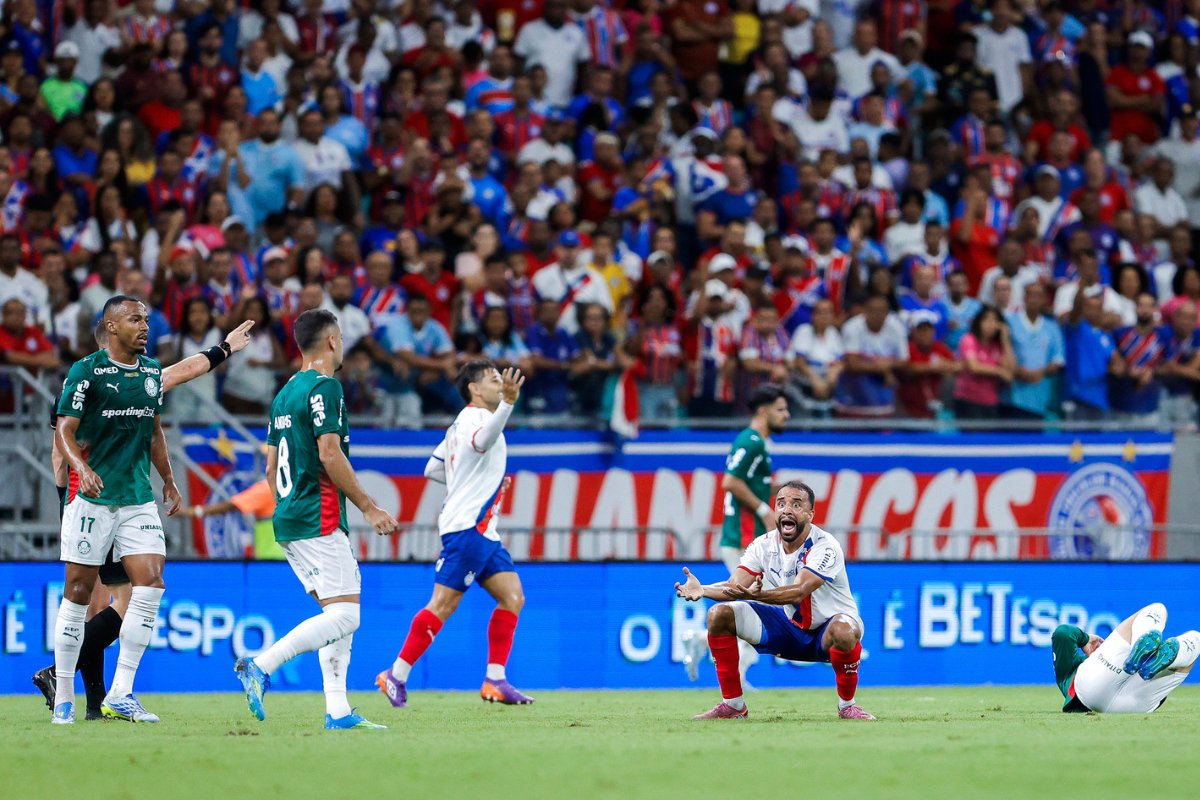 Bahia pressiona, mas sofre no fim e perde invencibilidade em casa para o Palmeiras