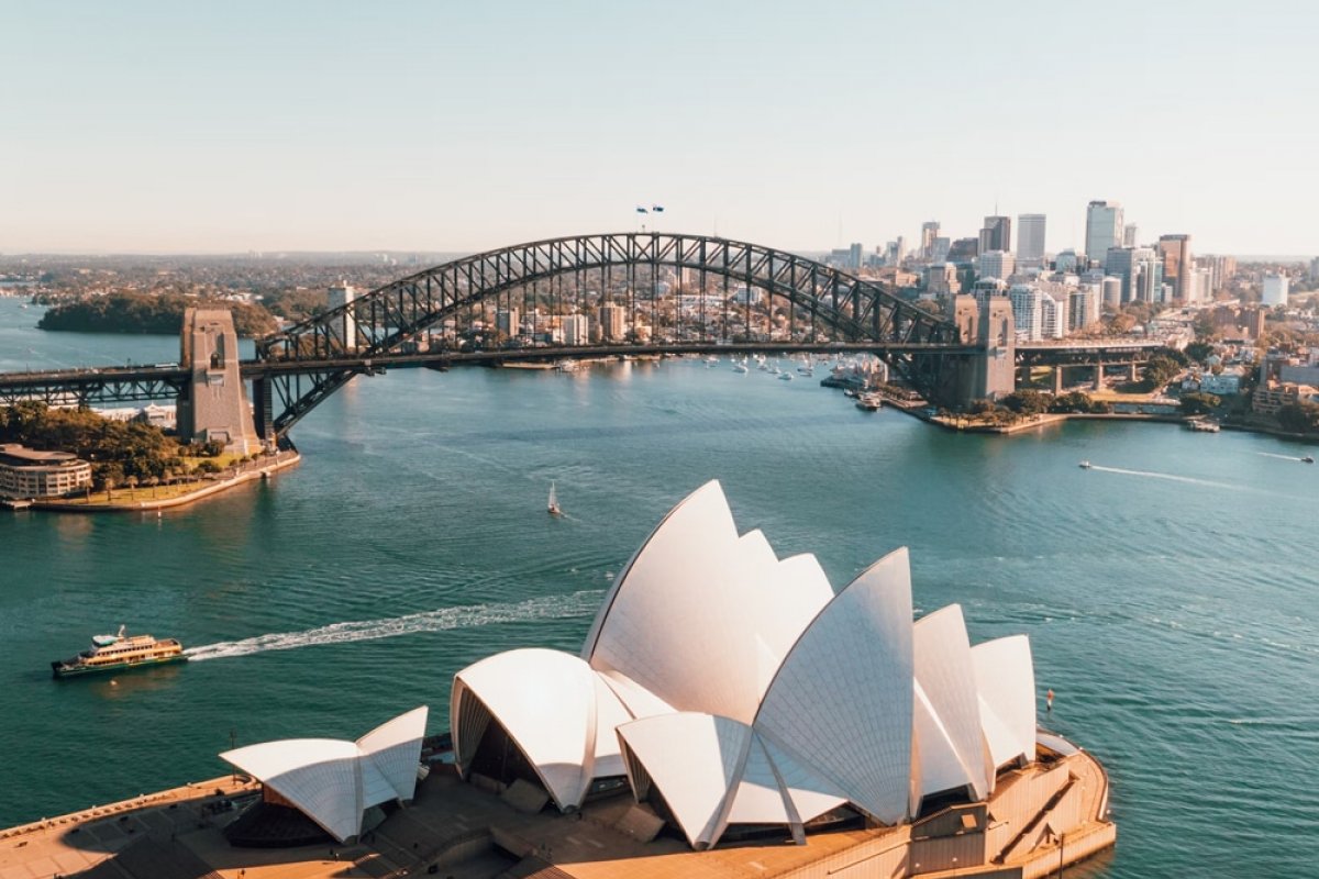 JBS lança escola de inglês na Austrália para preparar brasileiros para carreiras internacionais! 