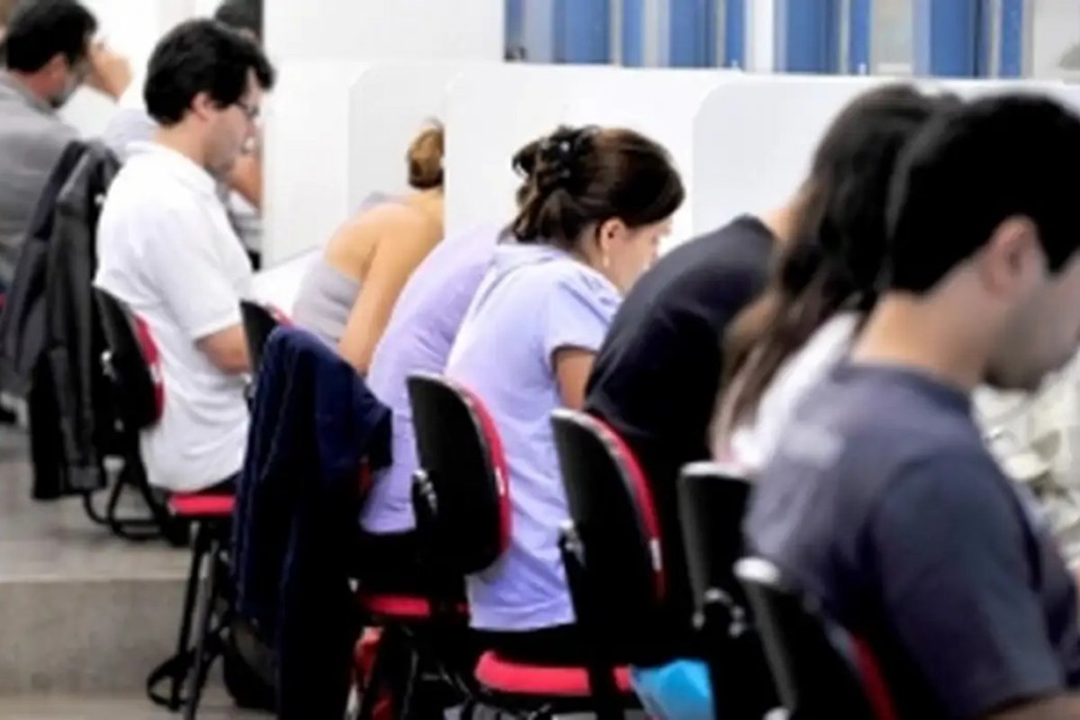 Confira vagas para concursos públicos; ofertas somam mais de mil vagas com salários até R$ 35 mil