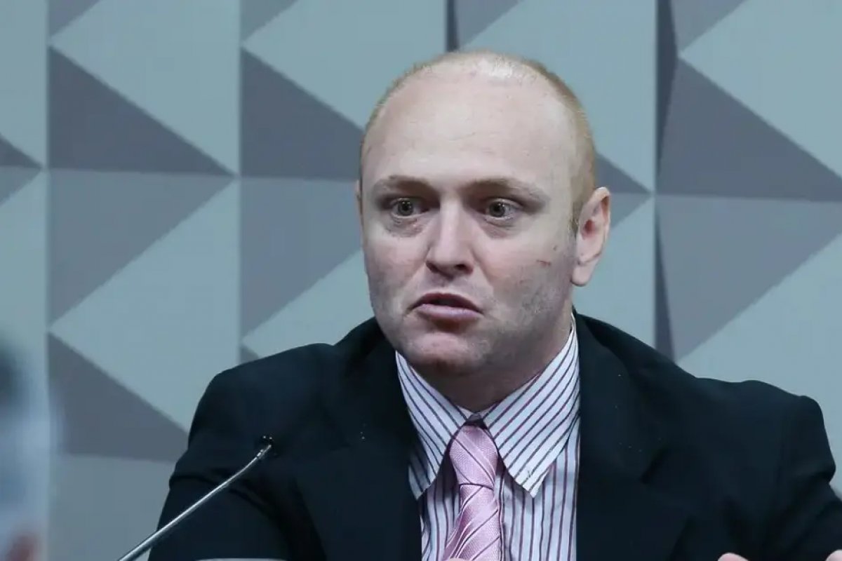 Moraes reduz pena de Delgatti em 100 dias após nota 700 no Enem