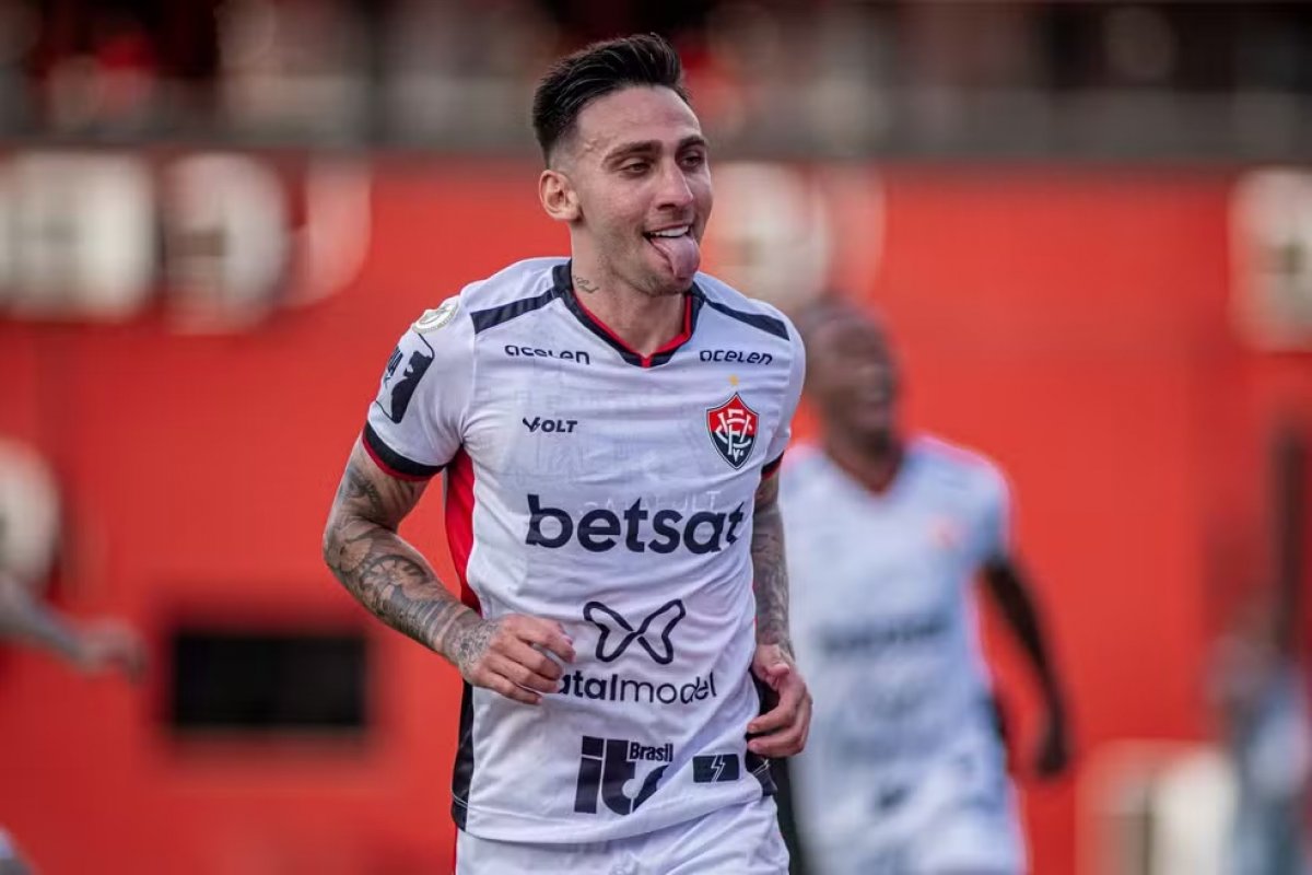 Vitória se manifesta sobre cobranças de três ex-jogadores do clube; veja 