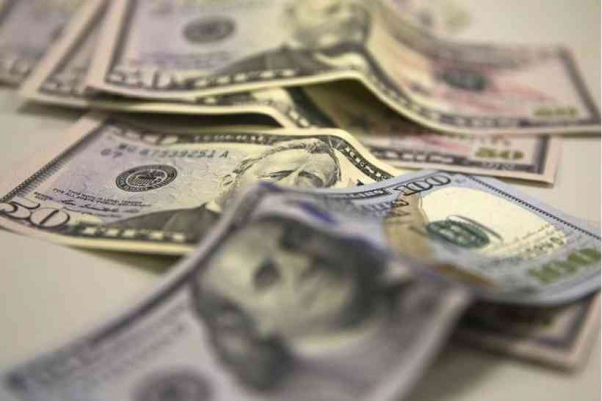 BC vai vender hoje US$ 2 bilhões de dólares para conter o câmbio
