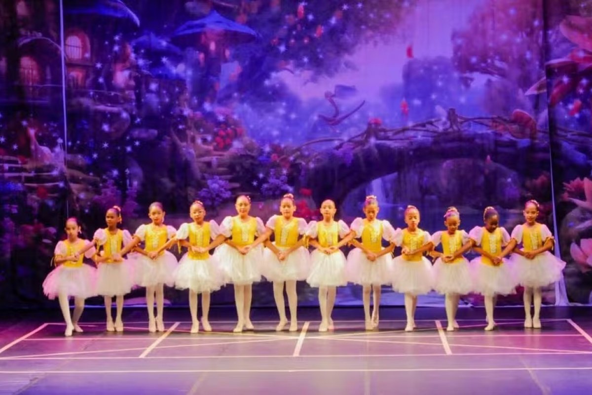 Instituto oferece aulas gratuitas de ballet para o público infantil em comunidades de Salvador