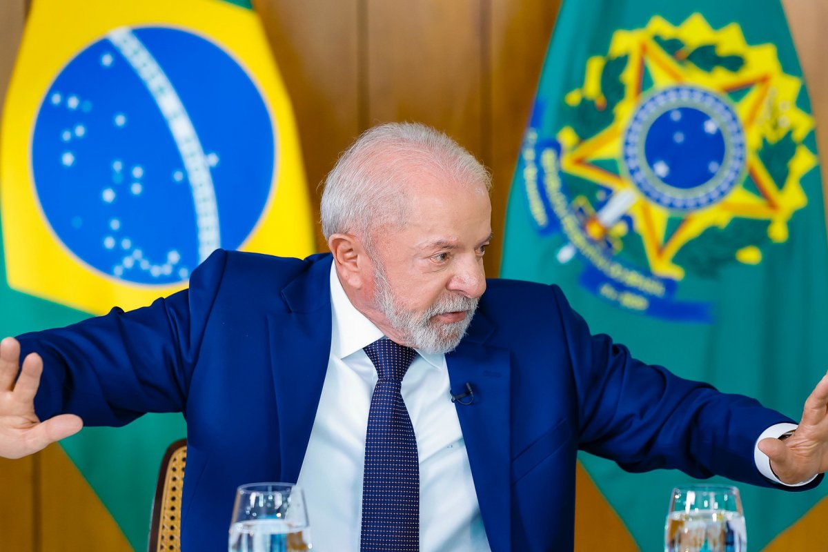 Vídeo: Após empatar com Flávio Bolsonaro nas pesquisas, Lula diz que "não decidiu" se será candidato