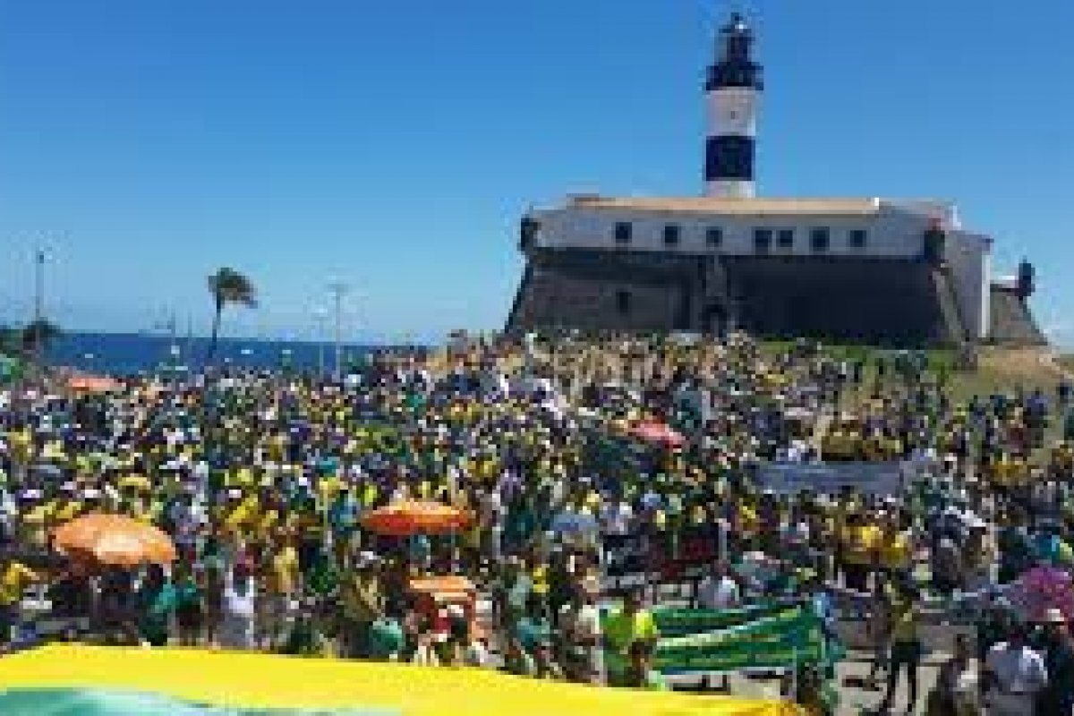 Bolsonaristas não poderão usar trios elétricos na Barra