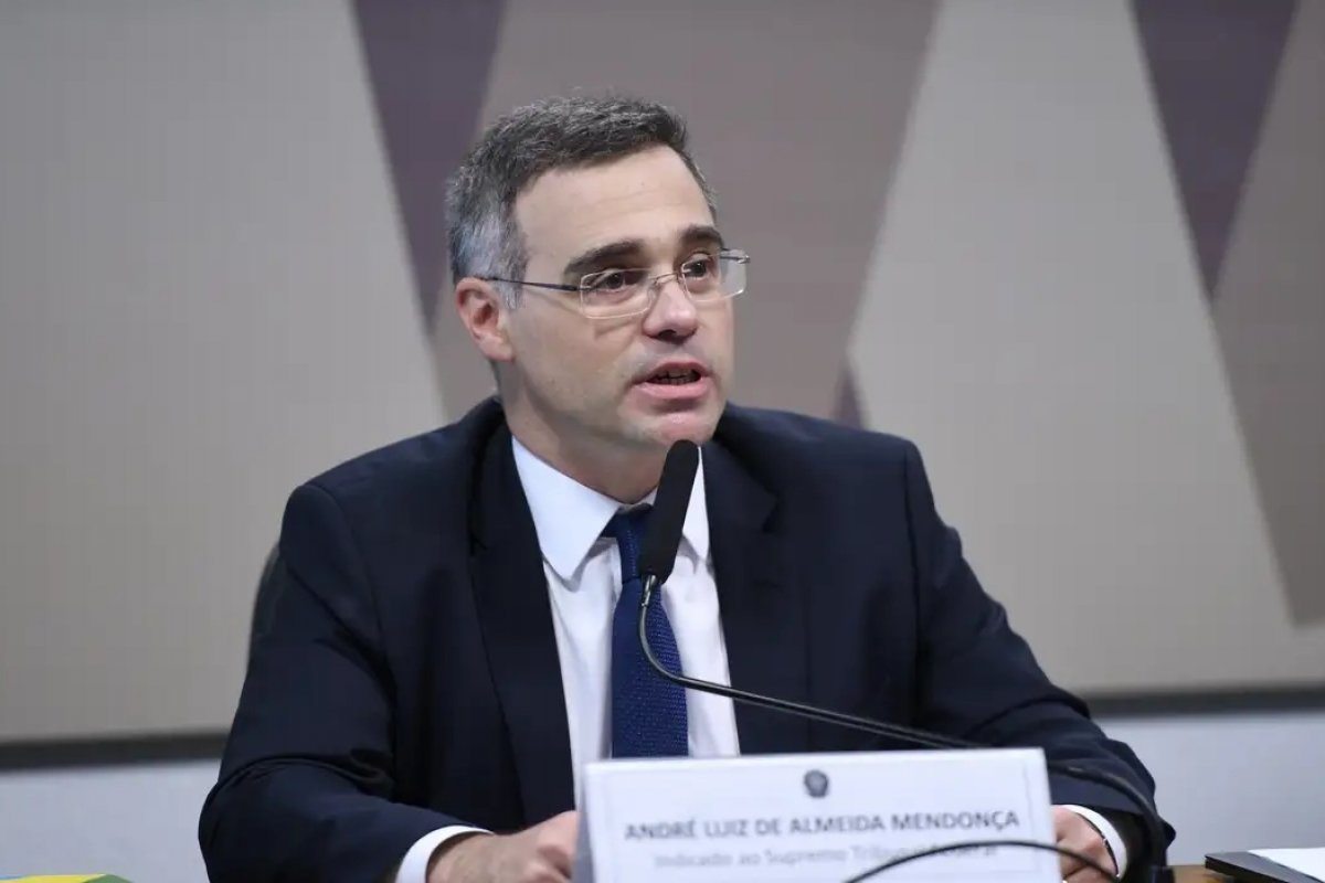 André Mendonça nega acesso a dados relacionados a morte de "sicário" de Vorcaro