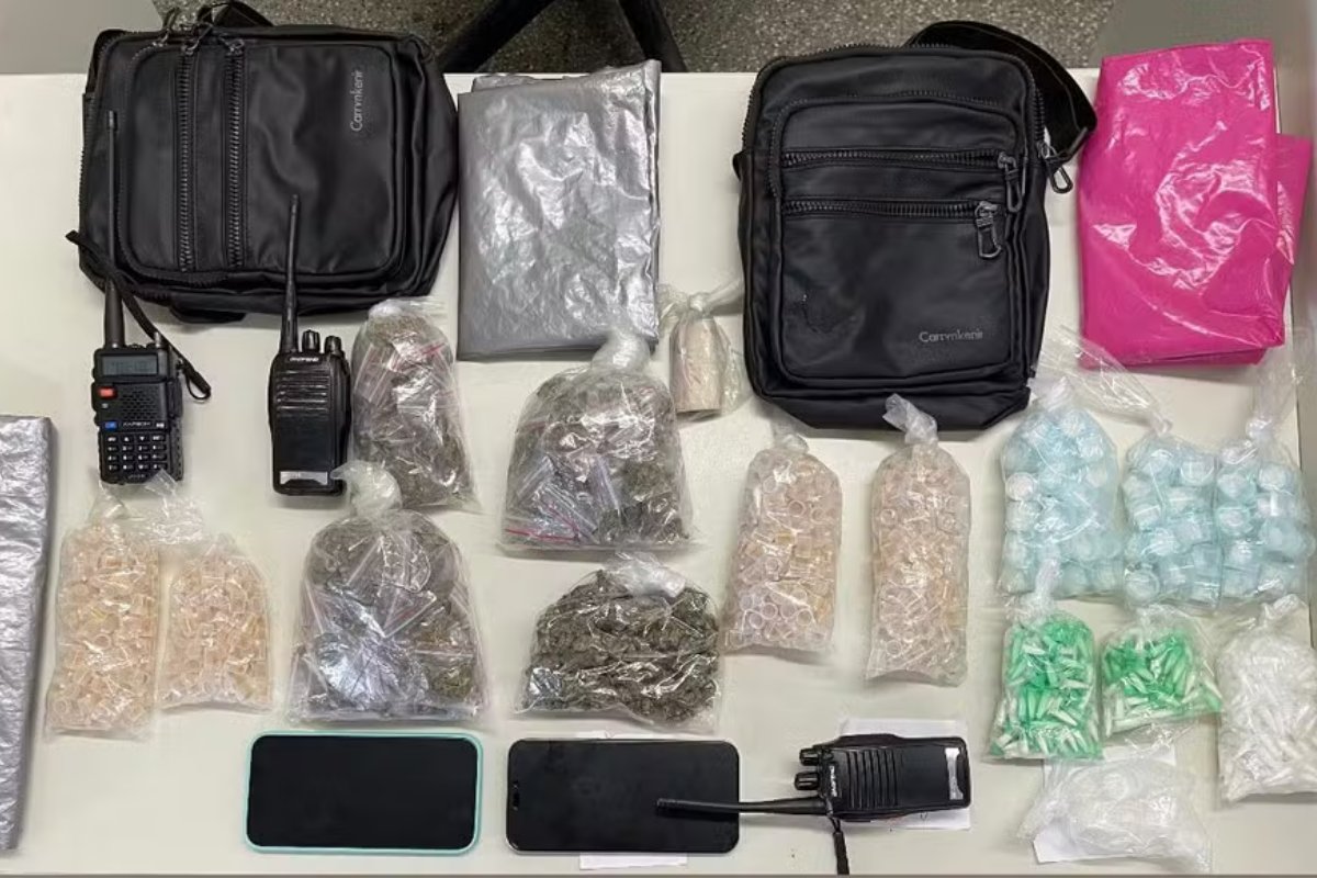 Cinco homens são presos acusados de tráfico de drogas em Salvador