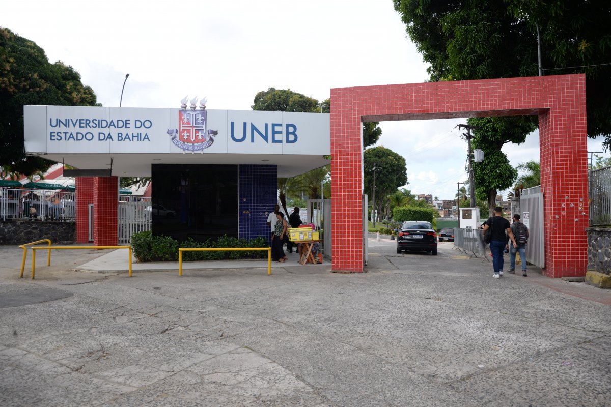 Vídeo: Uneb suspende aulas e evacua estudantes após operação policial em campus de Salvador nesta quinta (9)