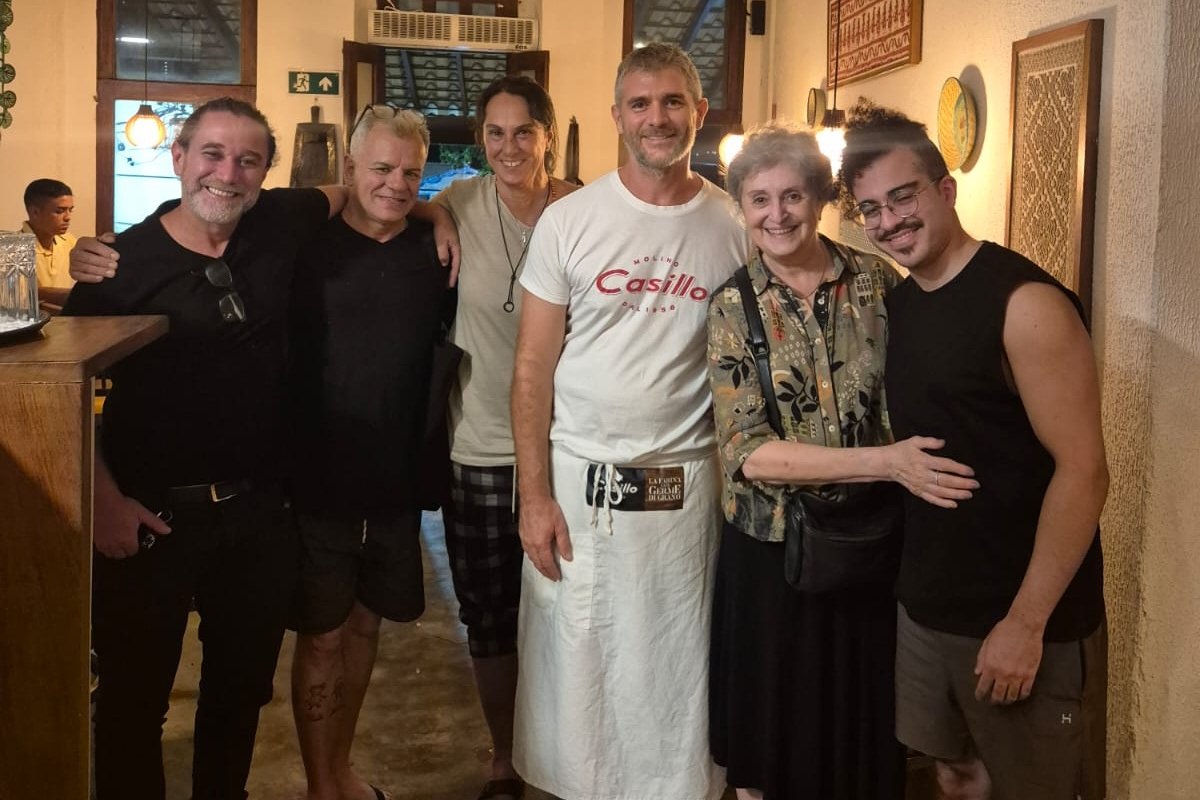 Na capital baiana, Ana Lucia Torre escolhe restaurante italiano antes de temporada no teatro! 