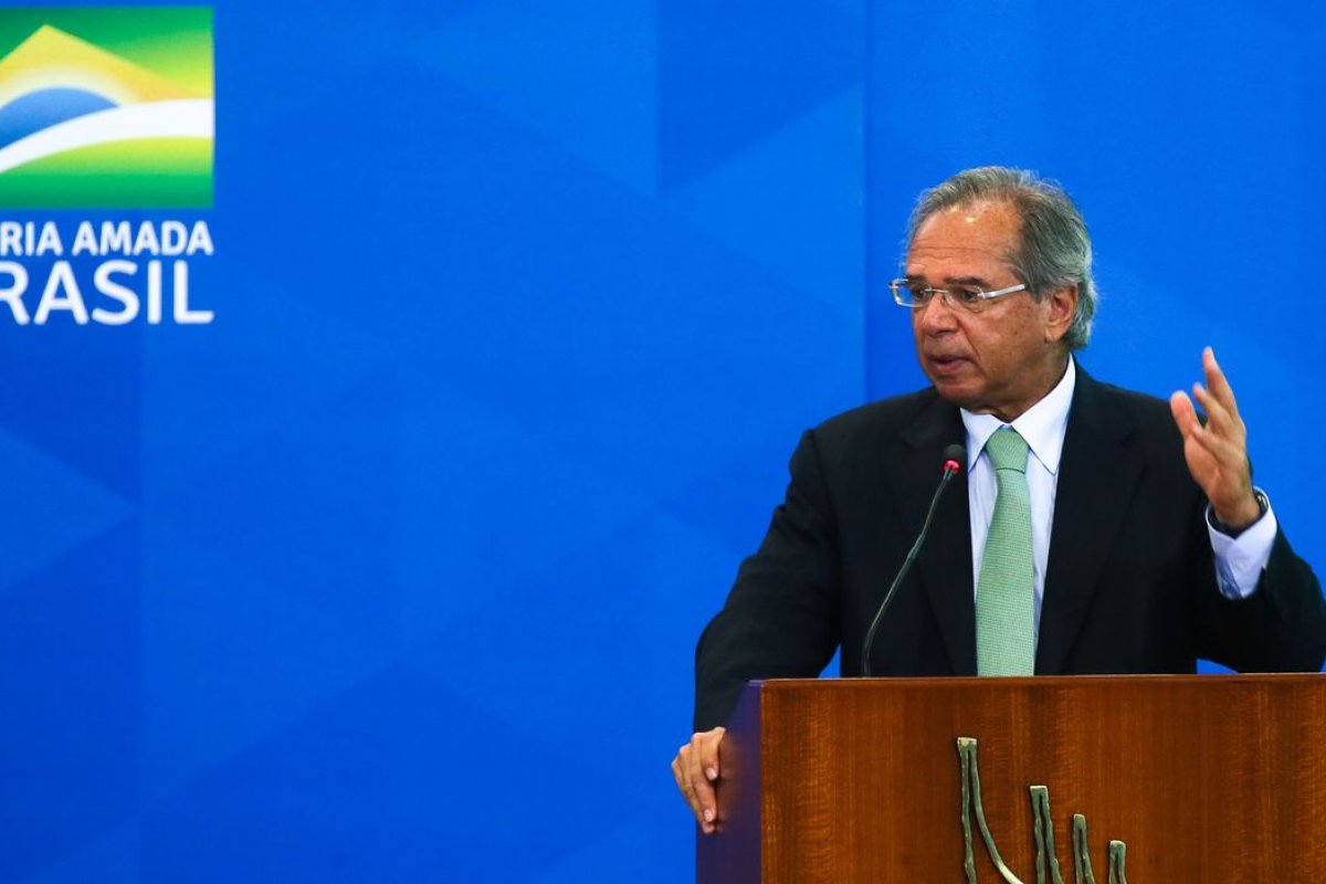 Comissão de Assuntos Econômicos do Senado quer ouvir Paulo Guedes 