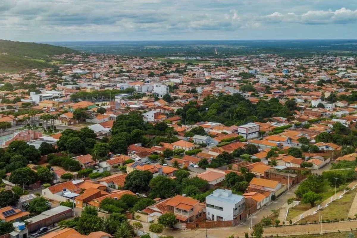 Mulher solicita posse de meteorito de 97 kg encontrado pelo pai dela na Bahia