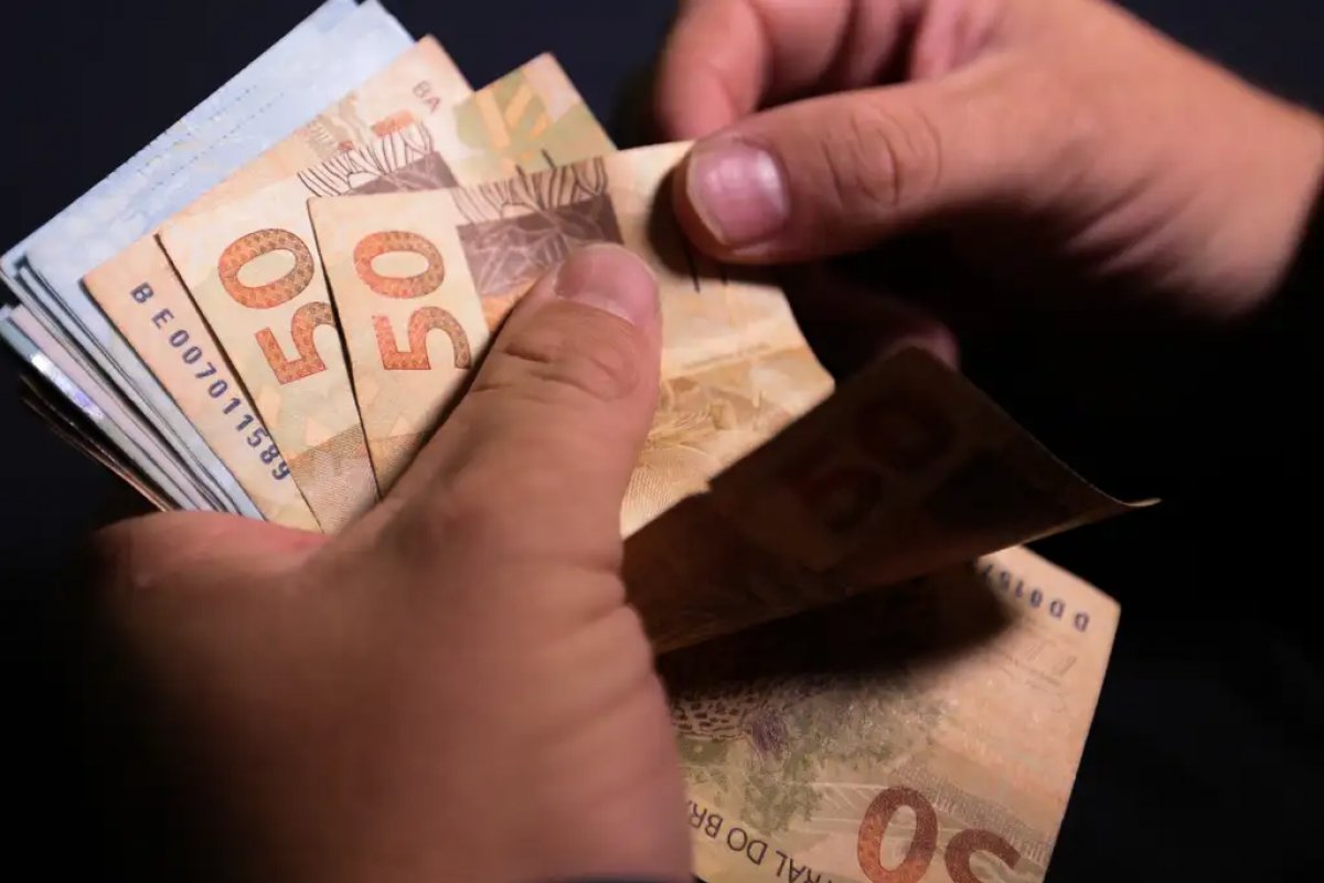Governo Lula projeta salário mínimo de R$ 1.717 no PLDO de 2027