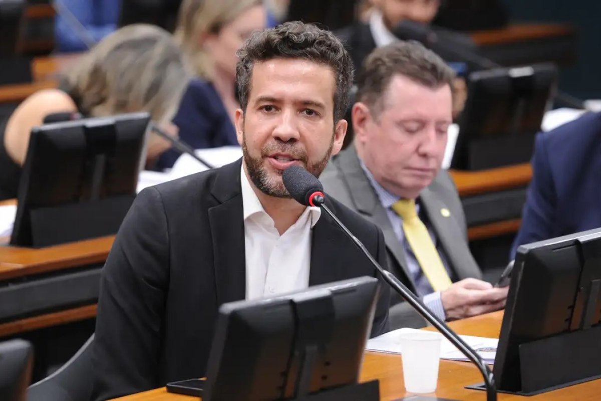 TCU abre auditoria sobre emenda de R$ 4 milhões enviada por Janones a cidade governada por ex-namorada