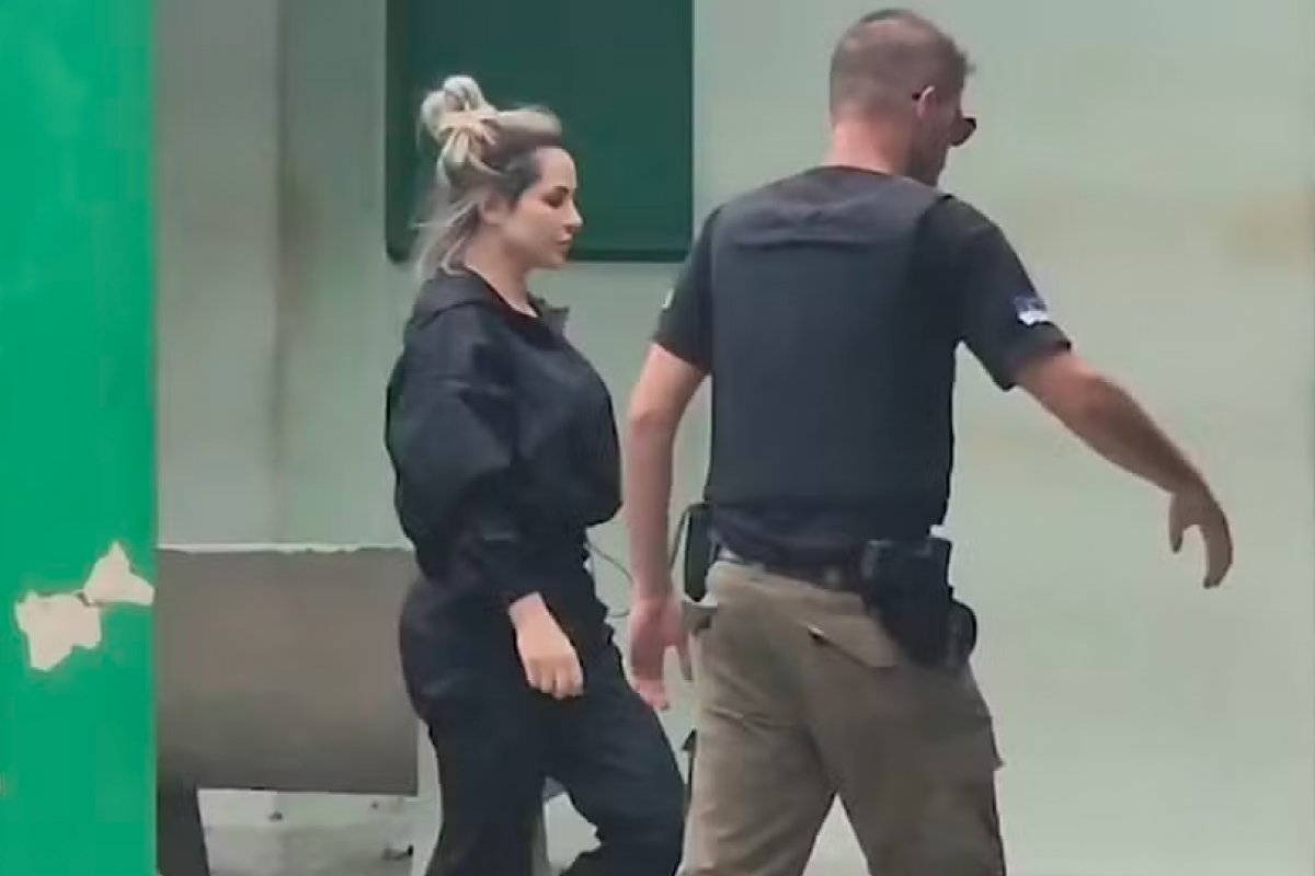 Delegado que prendeu Deolane Bezerra pede indenização de R$ 81 mil após acusações da influencer