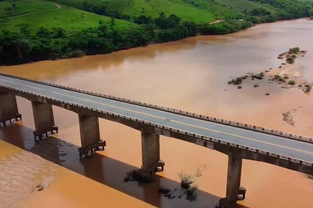 DNIT declara situação de emergência em trecho sobre Rio Jequitinhonha