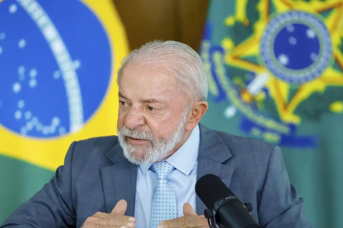 Lula envia ao Congresso projeto de lei pelo fim da escala 6x1