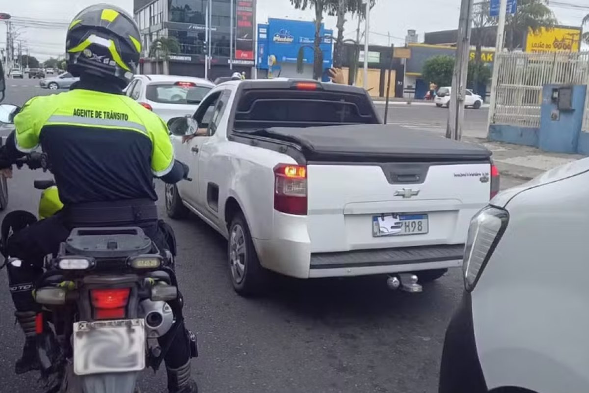Homem é preso em flagrante suspeito de atropelar agente de trânsito durante tentativa de fuga