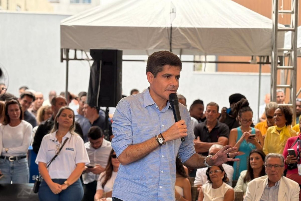 Vídeo: ACM Neto se autopromove em evento da Prefeitura e diz que partiu dele a decisão de homenagear Alan Sanches com nome de maternidade 