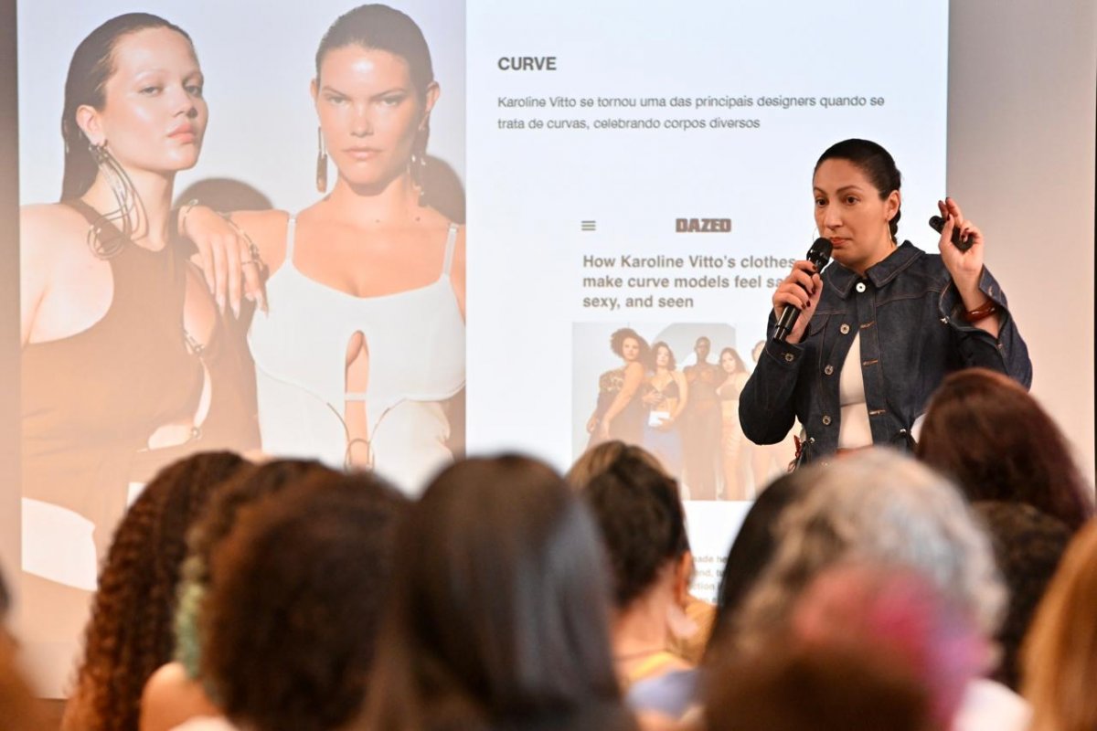 Estilista Karoline Vitto participa de roda de conversa com alunos do Senac RJ na Cápsula!