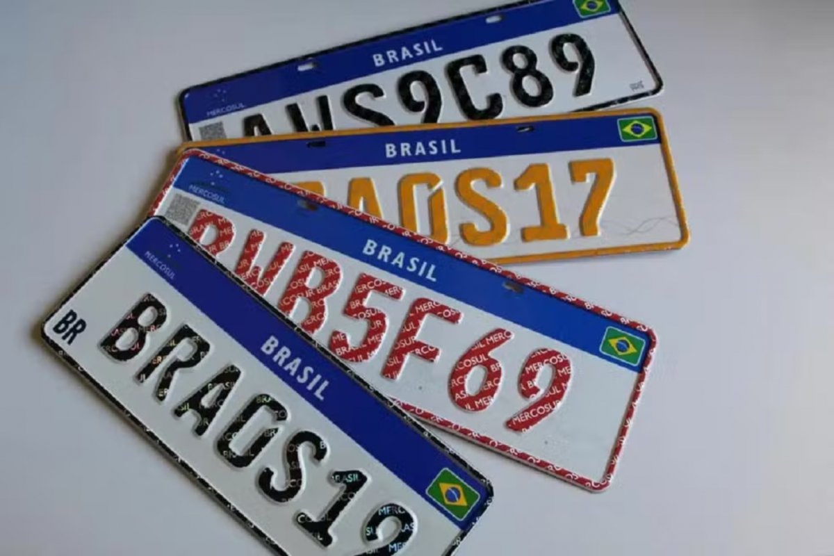 Comissão da Câmara aprova PL que busca recolocar municípios, estados e bandeiras nas placas dos veículos