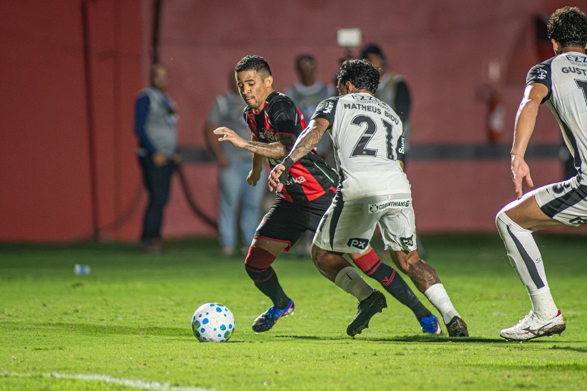 Vitória empata com Corinthians em jogo sem emoções no Barradão
