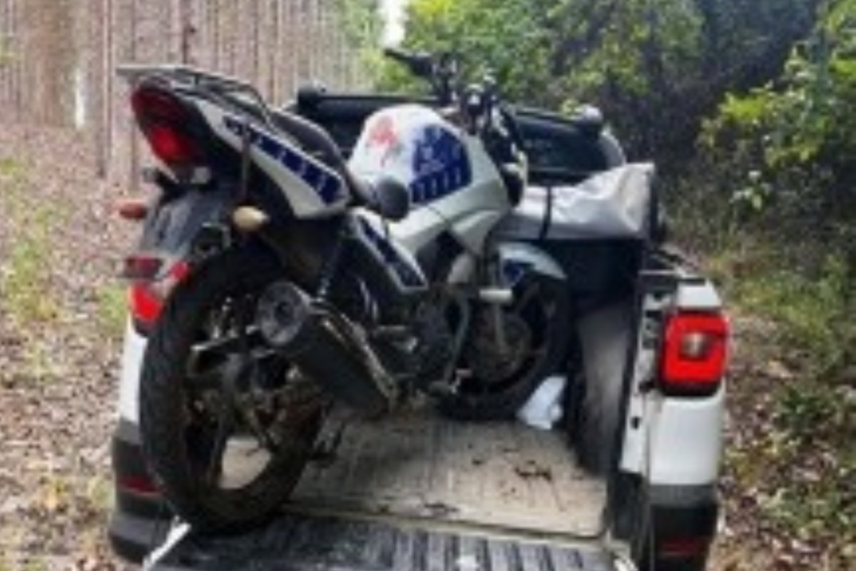 Polícia Militar recupera motocicleta com restrição de roubo em área rural de Eunápolis