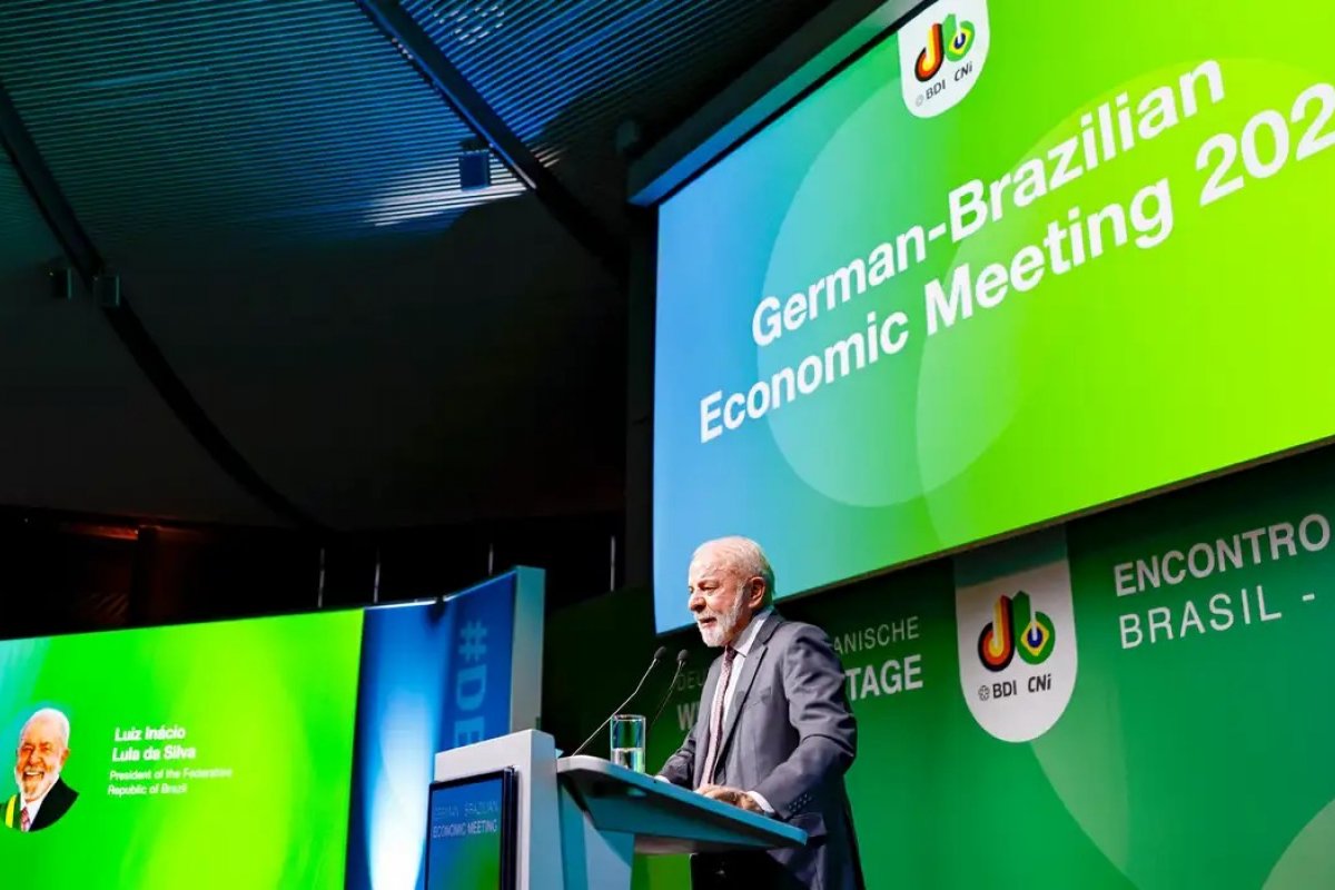 Vídeo: Lula fala em reciprocidade após expulsão de delegado brasileiro dos EUA