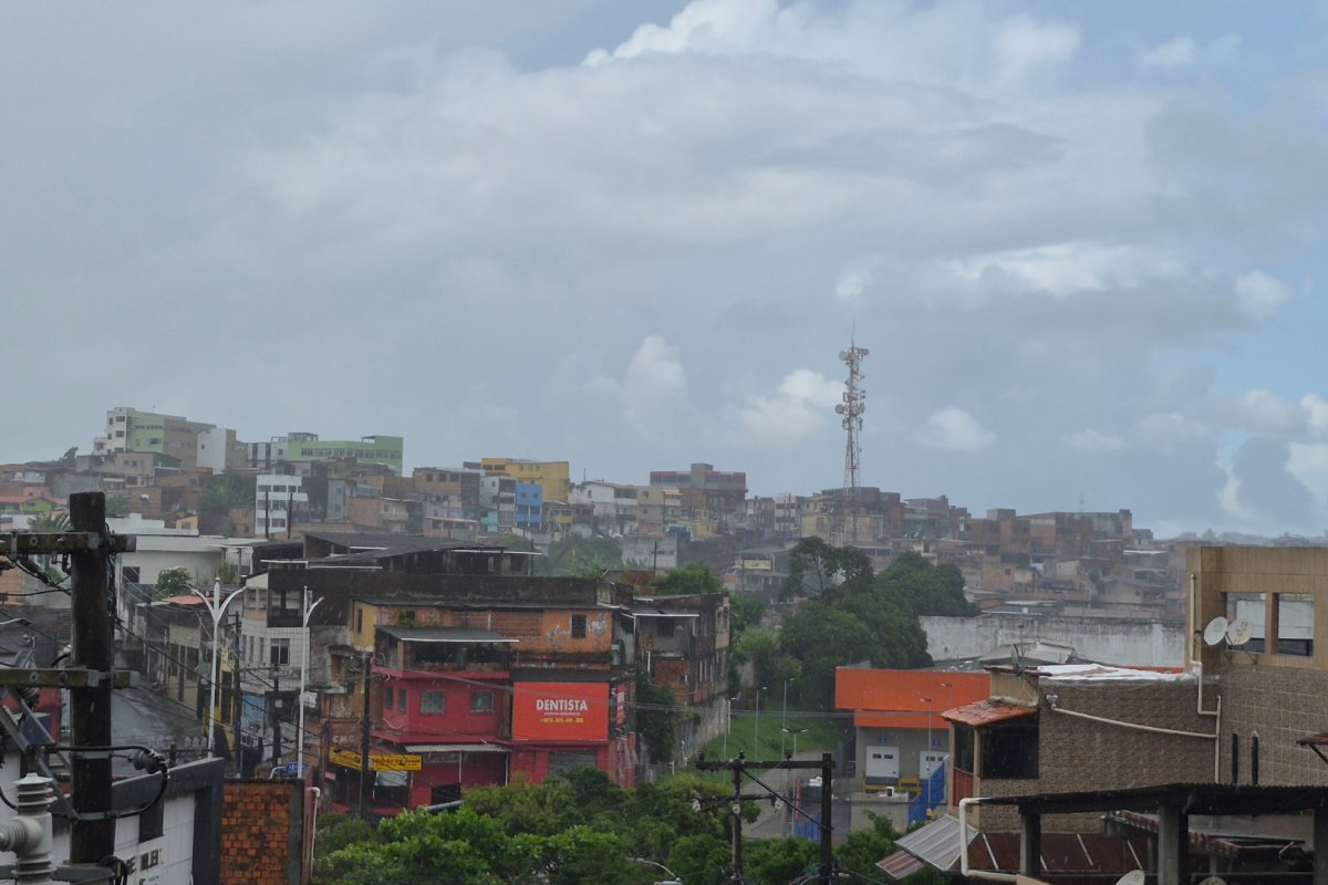 Inmet emite alerta de chuvas intensas para Salvador e mais 91 cidades da Bahia