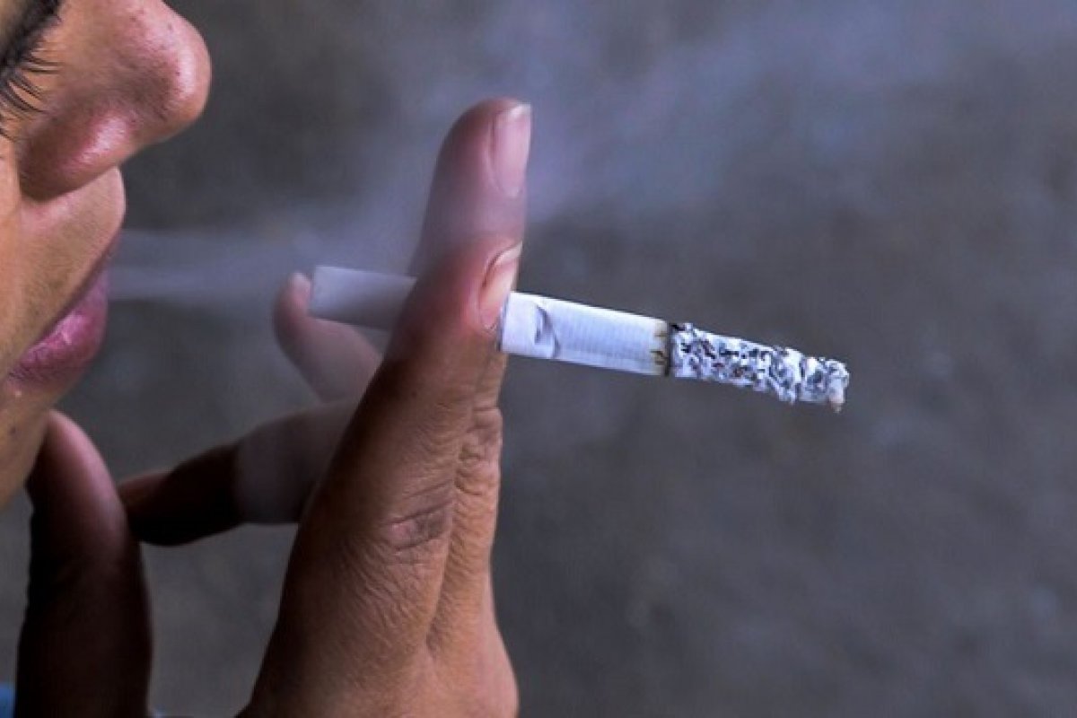 Reino Unido aprova projeto que proíbe venda de cigarros para nascidos a partir de 2009