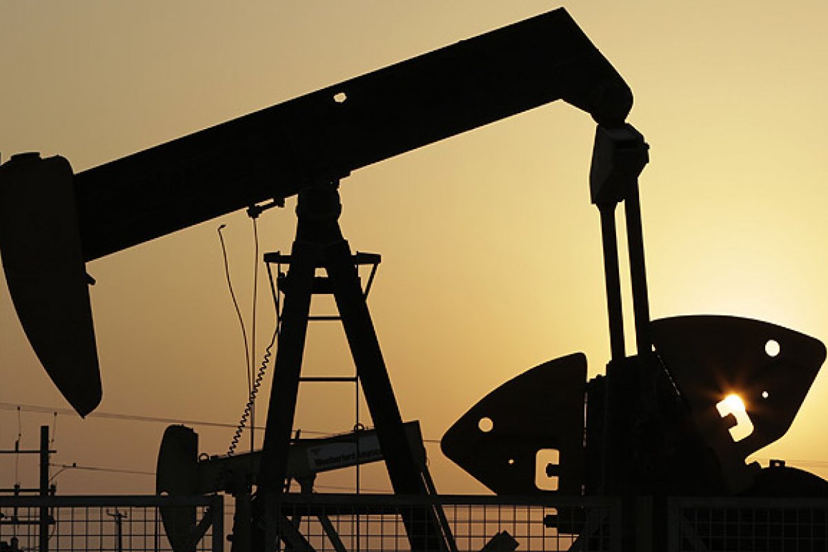 Petróleo cai mais de 2% após Arábia Saudita anunciar plano para ampliar capacidade de produção