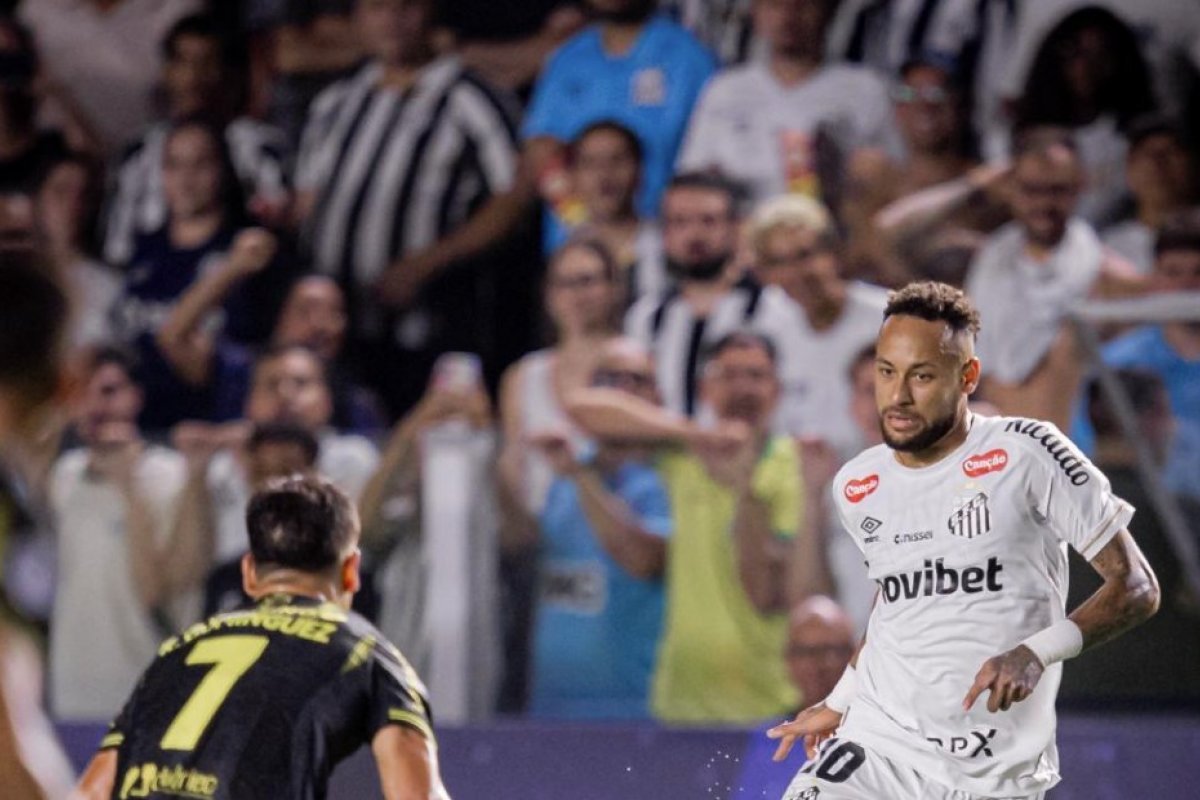  Panini confirma álbum da Copa do Mundo sem a presença de Neymar